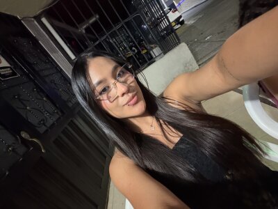 A little more of me… ☺️ od HoneyDolllXXX  5 snímek