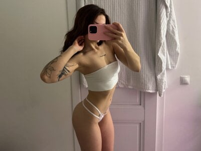 BellaAbey Public Pic 2