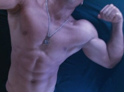 Tyler_Gold23 Public Pic 2