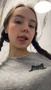 LisaSmiths Comfy outfit Pic 4