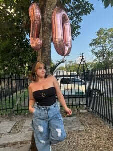 Katey_Curvy01_ Happy 20's Katey Hình 3