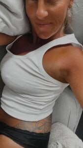 nastyblondemilf Public Billede 5