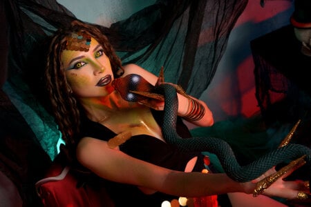 AngelaDevins Medusa's alluring eyes Pic 9