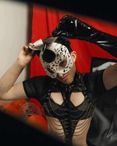 Un_Sluttyy RED LIFE Pic 4