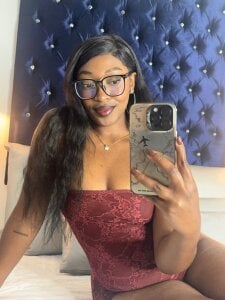 YallianaBrooks I can be sweet... or quite the opposite 😈 Immagine  4