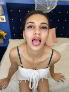 YasmineDelight Cute me in white Poză 3