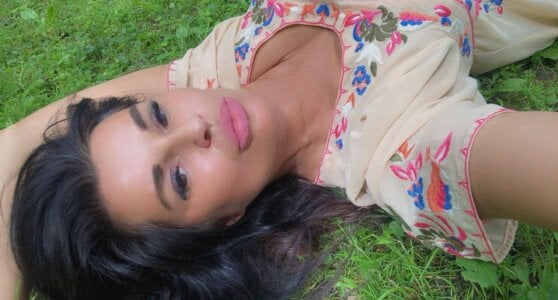 RikaCoutts Public  4টি ছবি