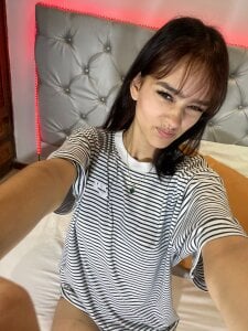 MelodyMansson Good afternoon, darling ☀️💖 I’m live from 2:00 p.m. to 8:30 p.m., glowing with curiosity and ready Pic