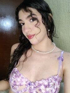 Emily-hottson Your purple girl 🌸🍓 Pic 2