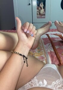 hands and feet 😏 de ISABELLA_WILLS01  Imagens
