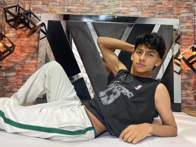 Valentino_Lux sports Pic 6