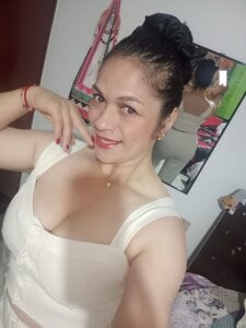 Aliciia_cute1 Starting the year with happy, playful, hot and fun heheheh Pic 3