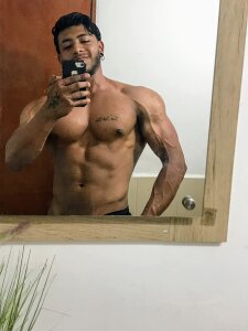 Troyy_lee's XXX Photo Albums with Erotic Pics | xHamsterLive