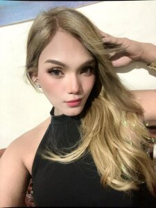 DominantHuge_Jasmine Public Foto