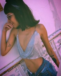 Girlinthehouse Public Pic 3