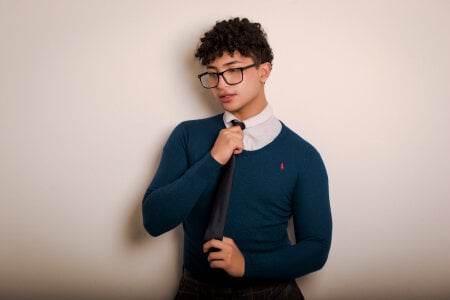 Valentin0_3 “Late night study session 💻☕ Who wants to be my study partner?” Bilde 2