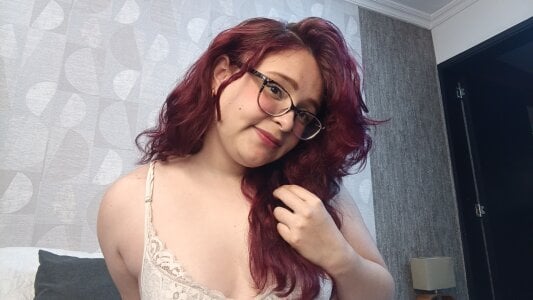 AlannisSweet White🤍🤍 Pic