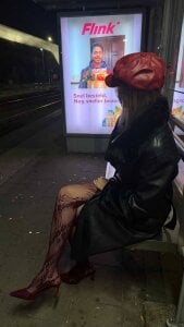 SourMidday Mini photo shoot of my business outfit slika