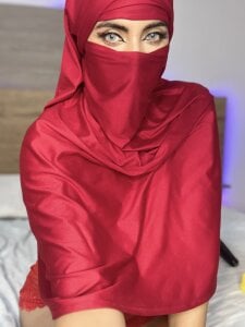 Jasmin_hamdanのThere are looks that reveal better than handsの 4枚の写真