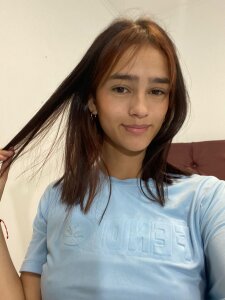 Good morning, baby ☀️💖 I’m live from 8:30 a.m. to 3:30 p.m., craving your attention, your eyes on m de MelodyMansson  2 photos