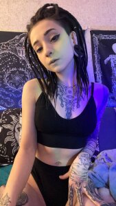 Nikki_Evans Costumes and outfits Pic 4