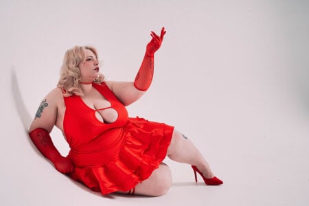 Crimson Mood od Yoki_Shizuko  2 snímek