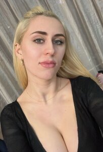 Emma_Plays Public Pic 3