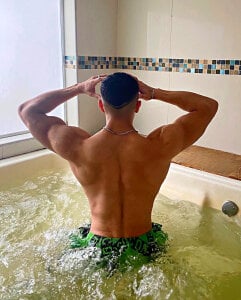 Hot model 🔥 de InkAngelo  2 Imagens