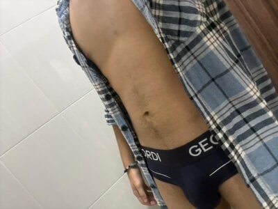 Alhan_Twink Public Pic 5