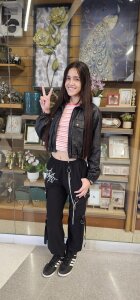 Kore_Persephone Zombie Girl 🤟🏻🥴 Pic