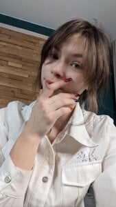 LynDavi You also think that without makeup I look younger? Pic