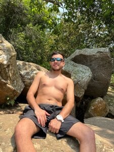 Alessfuck_friends outdoors slika 2