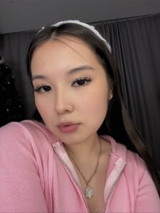 AlberthaEscue kiss me Pic 4