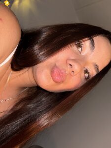 yourgirl_emy Public Pic 3