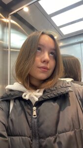 LisaSmiths #elevatorselfie Pic 2