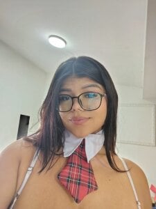mialopez52のSexy schoolgirl 🔥😈の 2枚の写真