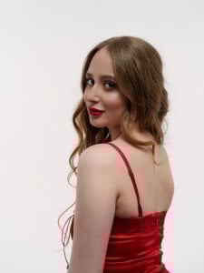 GraceSecrett Seductive red Pic 3