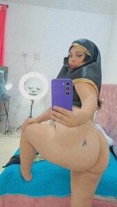 Inaya_Khalifa Do you want to play with my big hot ass?🔥 Pic 2