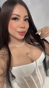 Megan_Ivy Public Pic 4