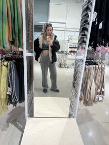 MaryBennetts Tits hide beating under thin skin Foto 5