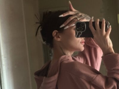 Selena_Sharp Your favorite ... Pic 6