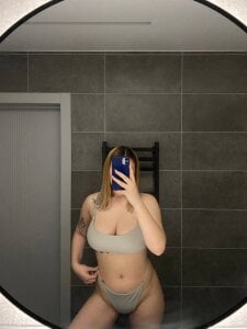 Mira and new clotches de Mirabella_Shake  2 Imagens