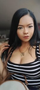 Lili_16 Public Pic 7