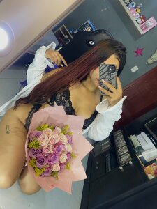 _madysson_lea I really love the flowers 💐🤍 Pic 3