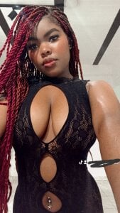 Yasminbrattz INDOMABLE AND SEXY😈 টি ছবি