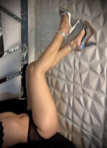 Lunahot68: “I don’t try to be tempting… it happens naturally.” 😏🔥✨ ( 5 фото)