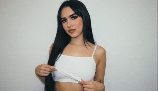 angelaG1 Public Gambar