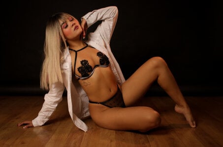 AmbarSmithh Know my body Pic 5