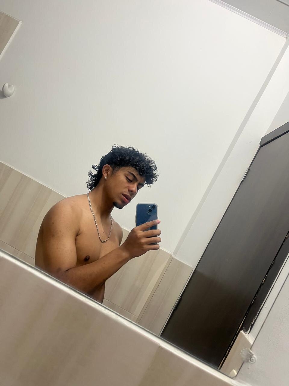 Foto em tendência de 9Thero_Lewie 9132