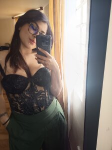 Violette_Blake_ that's me Pic 3